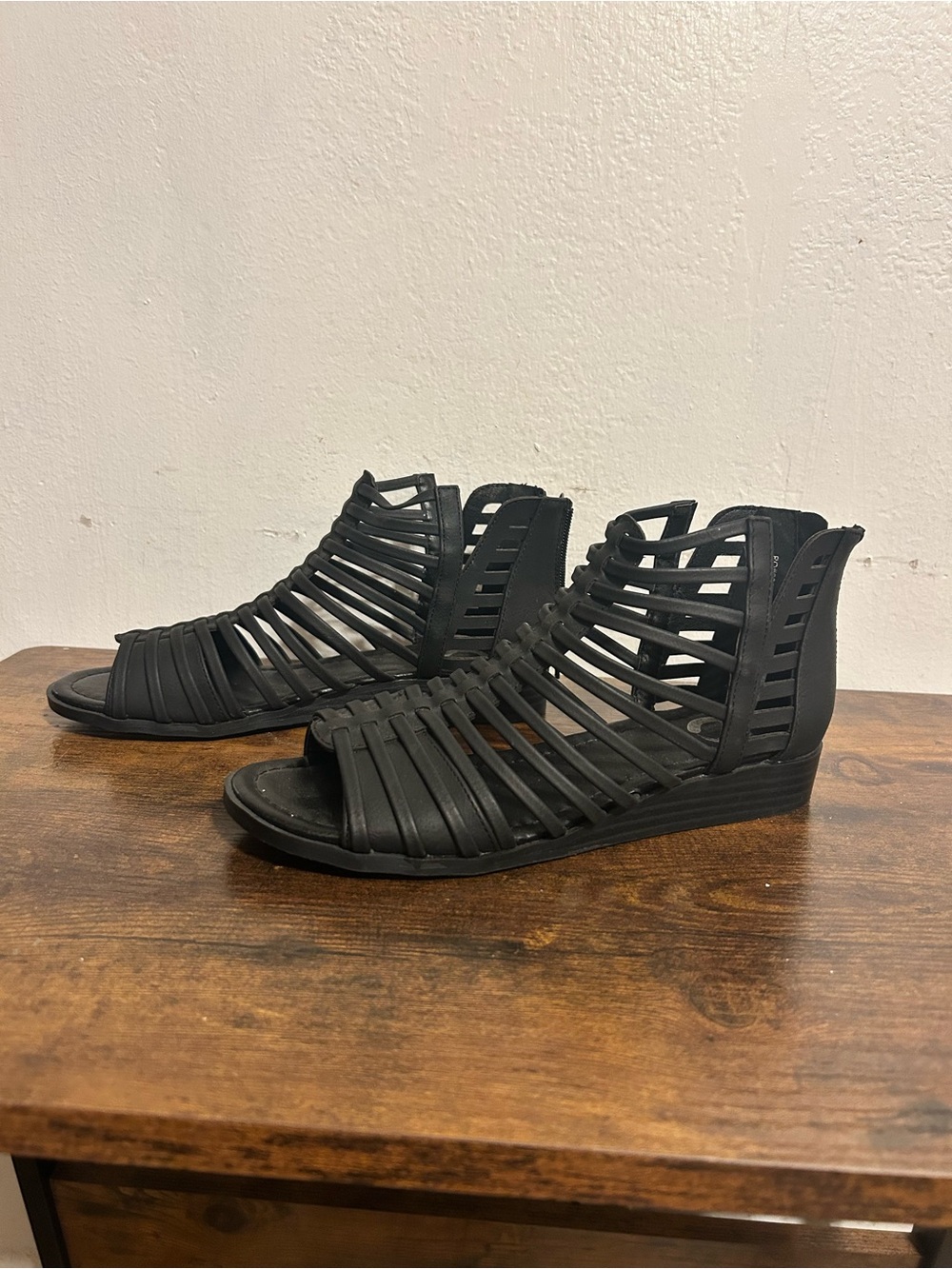 Journee Collection Womens Black Multi Strap Gladiator Sandals PO#003355 Size 6.5